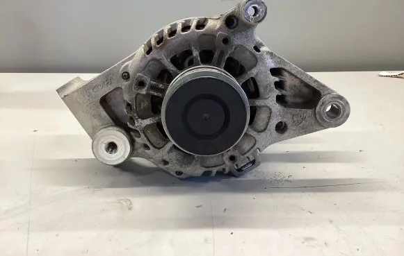 KIA Sportage Generator/alternator 373002U200