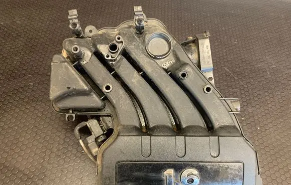 Volkswagen Jetta V Intake manifold 05T2077A0629 06A133203