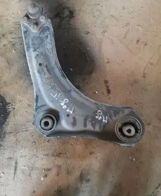 Renault Megane III Front lower control arm/wishbone