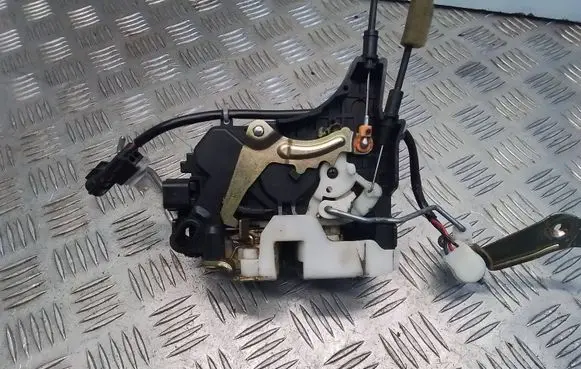 Mitsubishi Grandis Front door lock