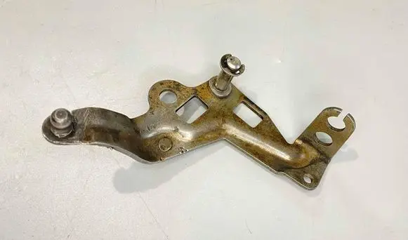 Mercedes-Benz W123 Accelerator throttle pedal bracket 