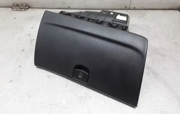 Peugeot 407 Glove box