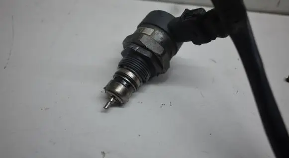 Toyota Yaris Fuel pressure regulator 2328033020