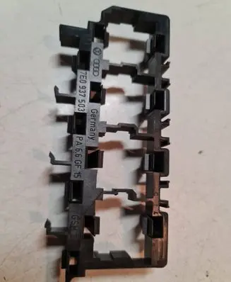 Volkswagen Transporter - Caravelle T5 Relay mounting block 7E0937503