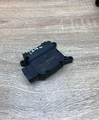 Volkswagen Golf Plus Air flap motor/actuator 1K2907511C 0132801342
