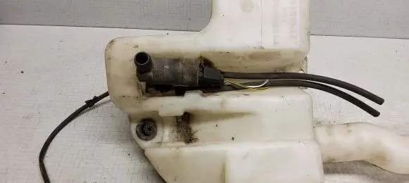 Ford Mondeo Mk III Windscreen/windshield washer pump 1S7113K163