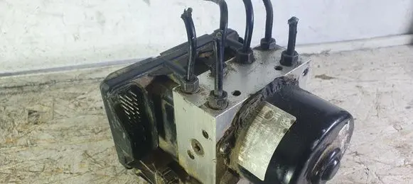 Volkswagen Golf IV ABS Pump 1J0907379AA