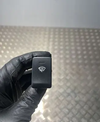 Subaru Forester SG Windscreen/window heater switch