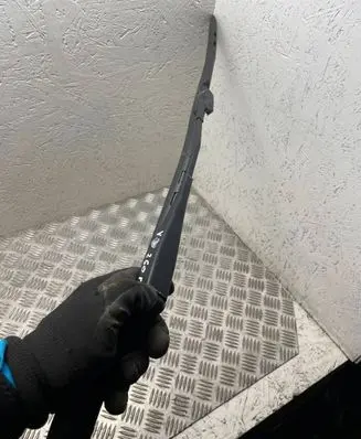 Volvo V50 Front wiper blade arm 8623159