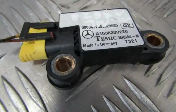 Mercedes-Benz ML W163 Airbag deployment crash/impact sensor a1638200226