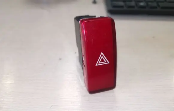 Honda CR-V Hazard light switch