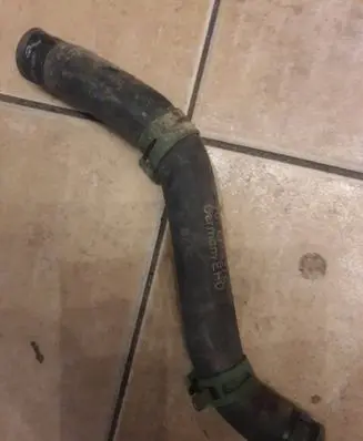 Engine coolant pipe/hose