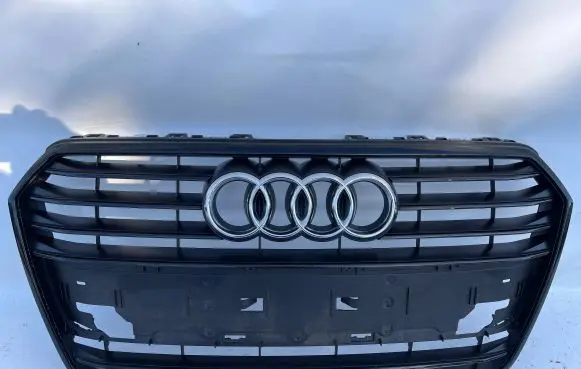 Audi A7 S7 4G Front bumper upper radiator grill 4G8853651