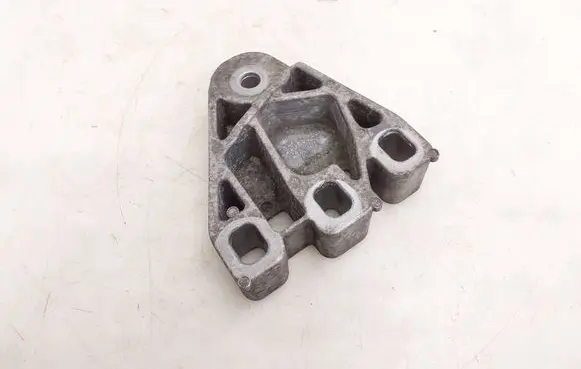 Volkswagen Transporter - Caravelle T6 Engine mounting bracket 7E0199207