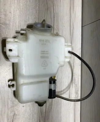 Mitsubishi Pajero Windshield washer fluid reservoir/tank 060351507