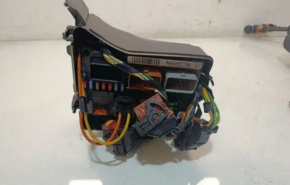 Citroen C3 Fuse module 9664997780