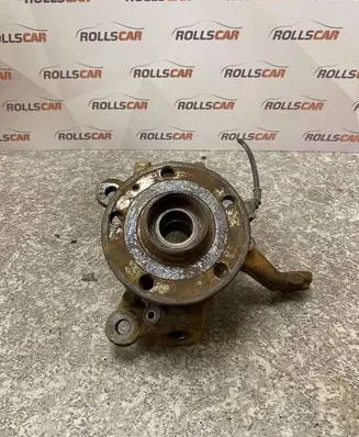 Volkswagen Touran I Front wheel hub spindle knuckle