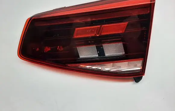 Tailgate rear/tail lights