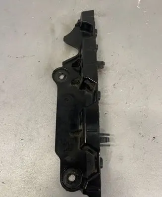 Fender mounting bracket