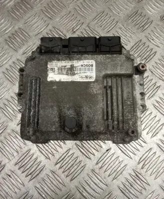 Mazda 3 I Engine control unit/module 4M6112A650BC 0281011952