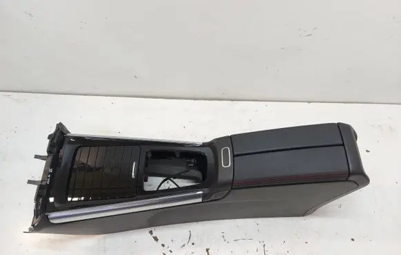 Mercedes-Benz GLA H247 Center console