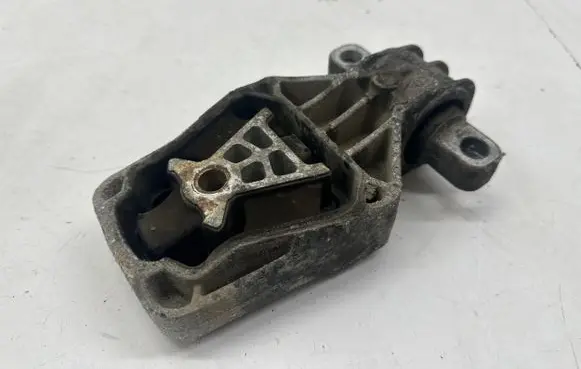 Engine mount bracket