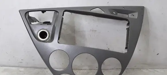 Radio/GPS head unit trim