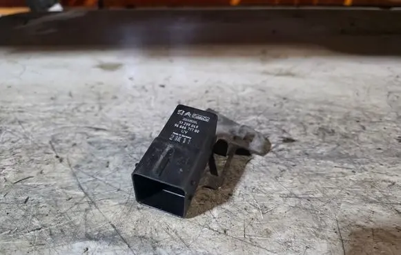 Ford Mondeo MK IV Glow plug pre-heat relay 9666671780