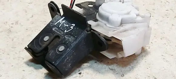Mazda 3 I Tailgate/trunk/boot lock/catch/latch 8D24