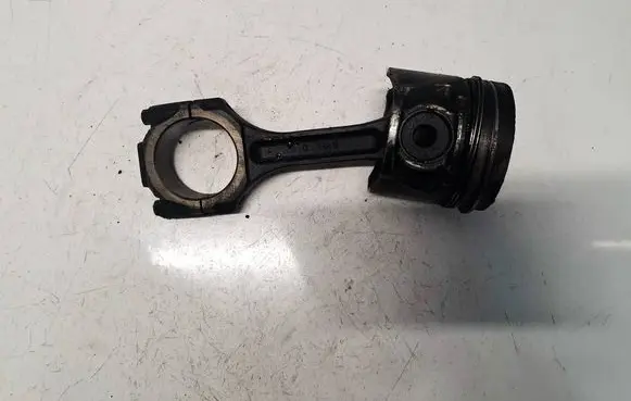 Hyundai Santa Fe Piston with connecting rod