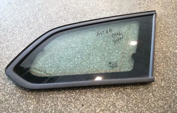 Opel Astra J Rear side window