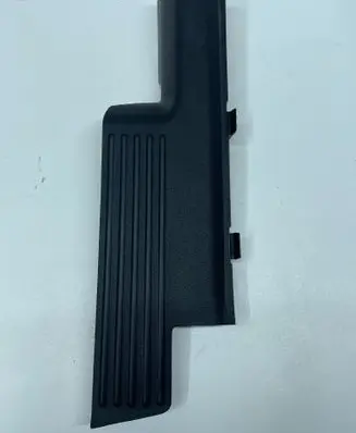 Hyundai Santa Fe Rear sill trim cover 8587585S1000