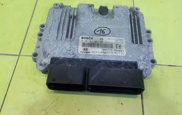 Hyundai i30 Engine control unit/module 391132A461