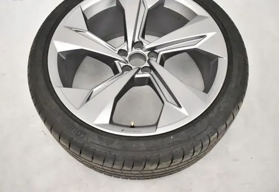 Audi Q7 4M R22 alloy rim 4M060102CD