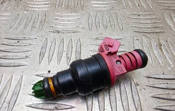 BMW 7 E38 Fuel injector 0280150440