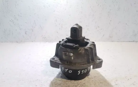 BMW 5 F10 F11 Engine mount bracket 68623513 2211677737104