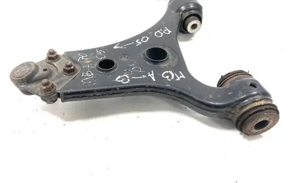 Mercedes-Benz B W245 Front lower control arm/wishbone A1693300307 5133058Q38