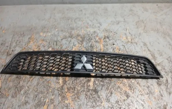 Mitsubishi Colt Front bumper upper radiator grill 7450A457