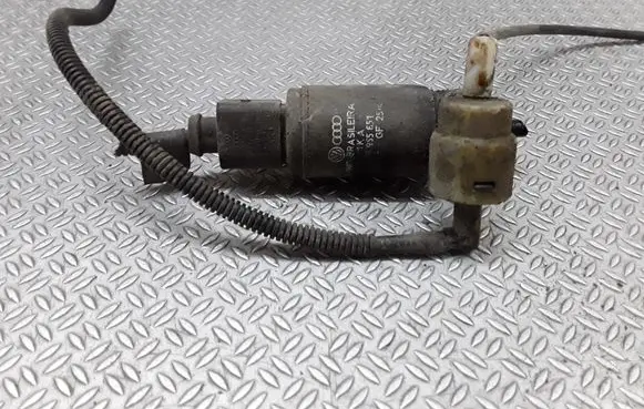 Volkswagen Fox Windscreen/windshield washer pump