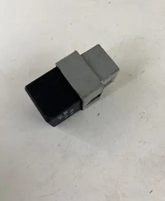 Mitsubishi Space Star Window wiper relay MB953394