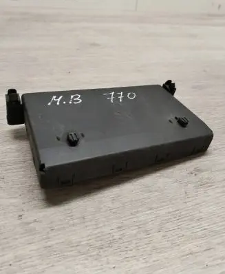 Mercedes-Benz C W203 Door control unit/module 2038201585