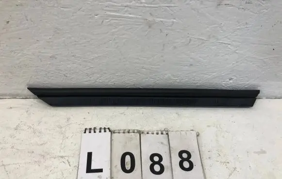 BMW 5 E28 Engine compartment rubber 51231917747