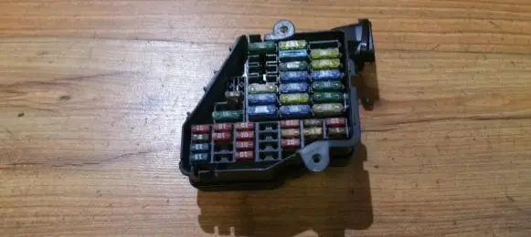 Volkswagen PASSAT B5 Fuse box set