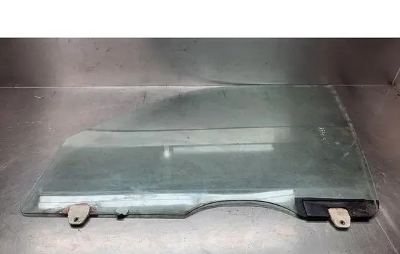 Honda CR-V Front door window glass four-door