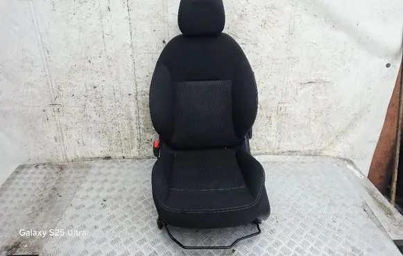 Peugeot 208 I Front driver seat 