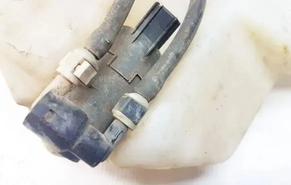 Ford Mondeo Mk III Windscreen/windshield washer pump