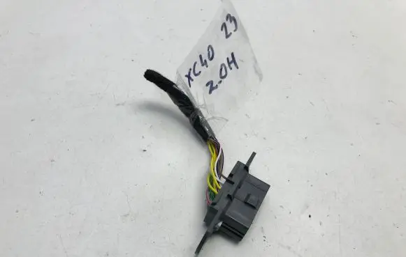 Volvo XC40 EUR ISO radio connector 