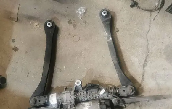 BMW 5 G30 G31 G38 Rear steering column 688372801 10011088401X