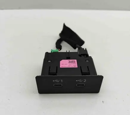 Nissan Qashqai J12 USB socket connector 284H37JA0A 243121726A