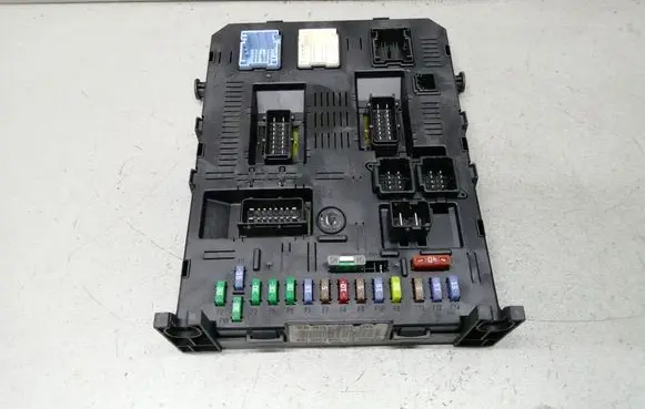 Peugeot 307 Fuse module 9660105980